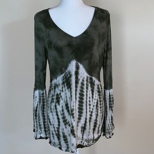 🔴 SOLD 🔴 Live and let Live Olive tie dye top